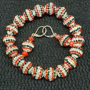 Bracelet plus earrings